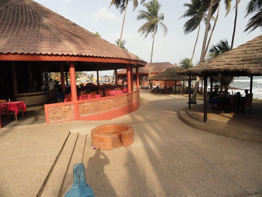 Coconut Grove Beach Resort Elmina Extérieur photo