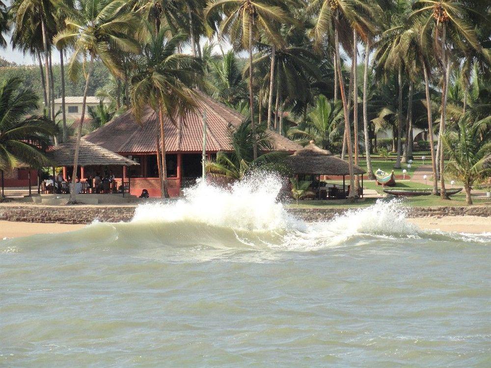 Coconut Grove Beach Resort Elmina Extérieur photo