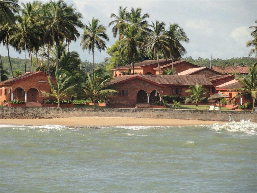 Coconut Grove Beach Resort Elmina Extérieur photo