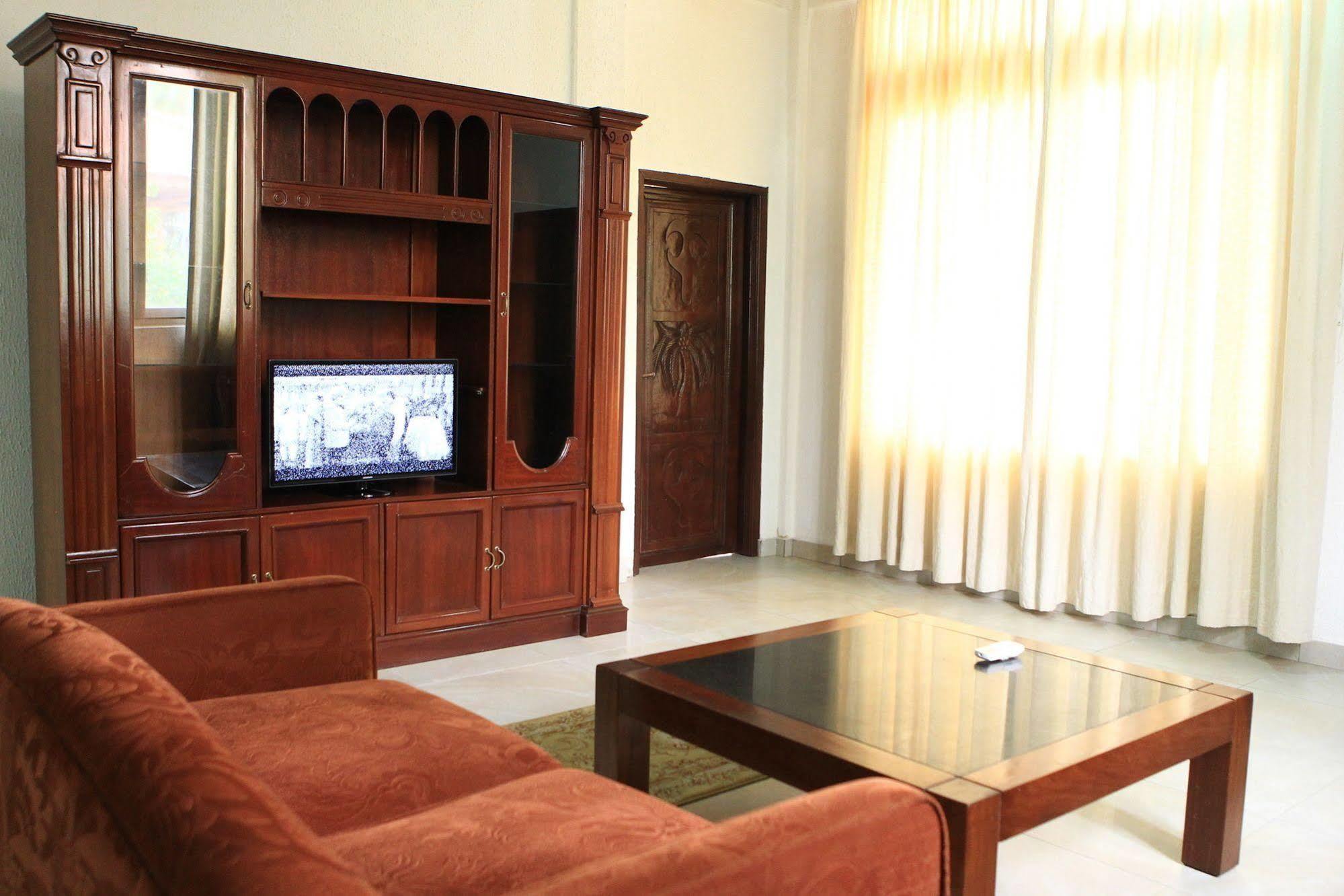 Coconut Grove Beach Resort Elmina Extérieur photo