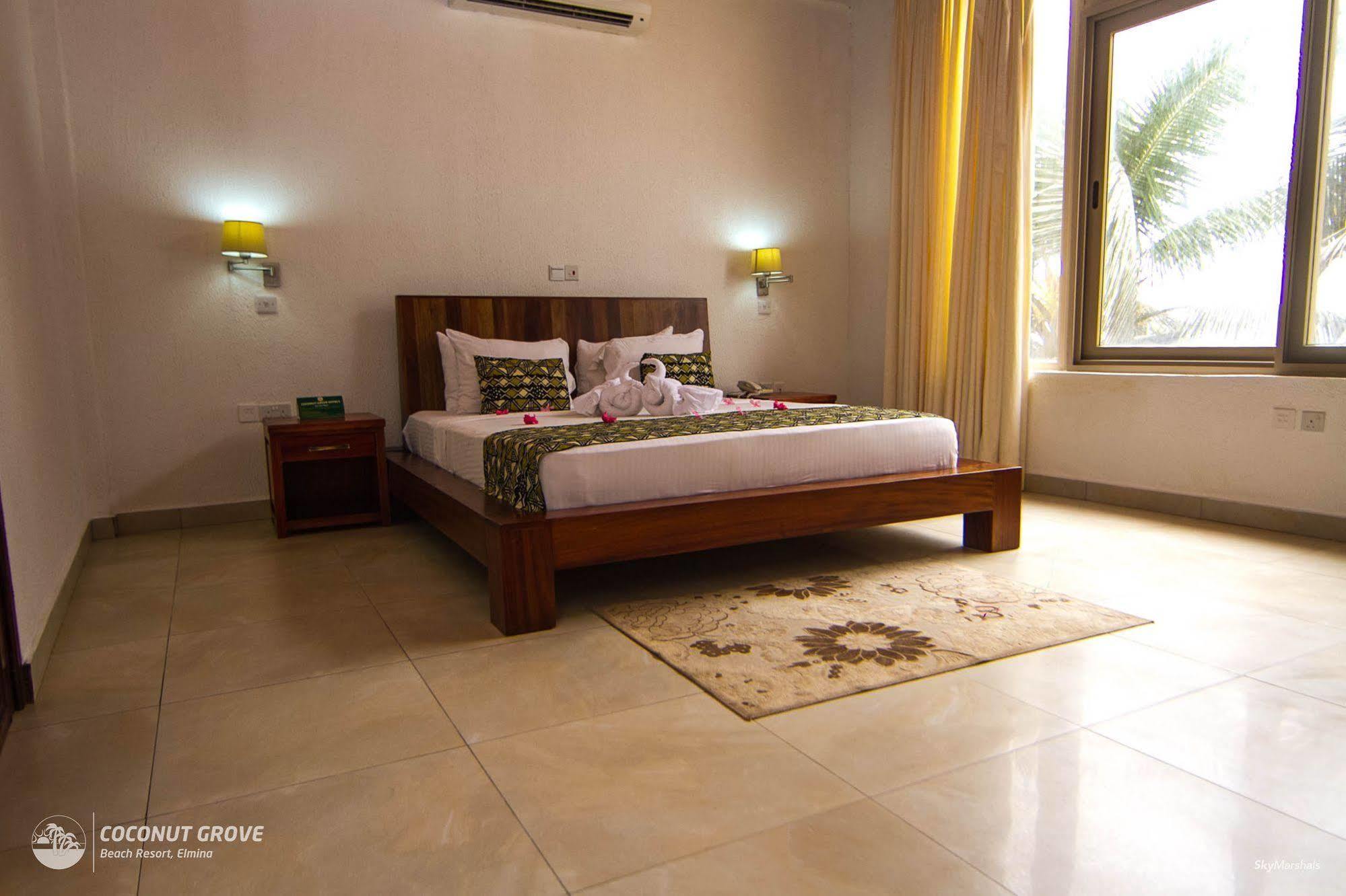 Coconut Grove Beach Resort Elmina Extérieur photo