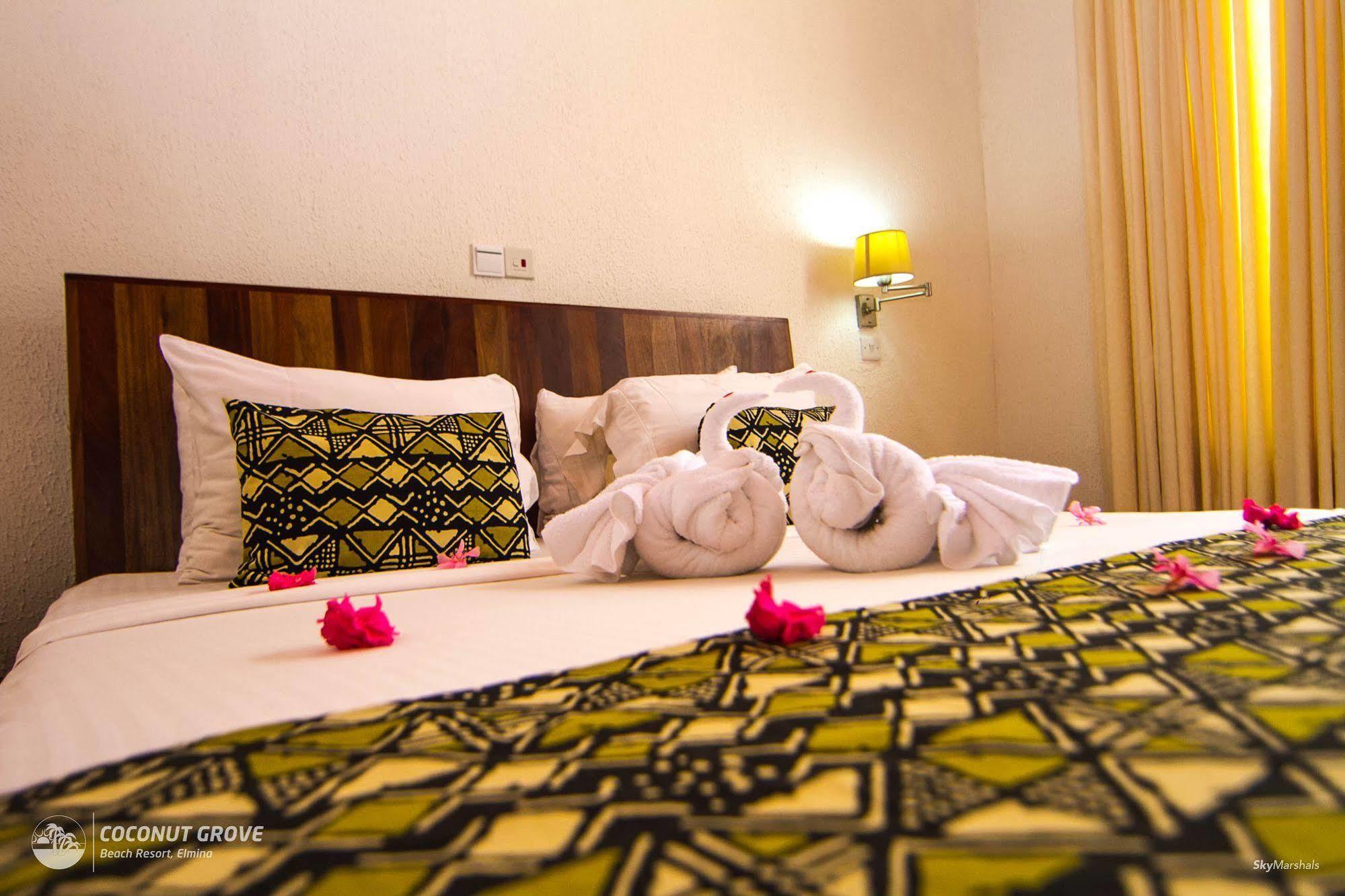 Coconut Grove Beach Resort Elmina Extérieur photo