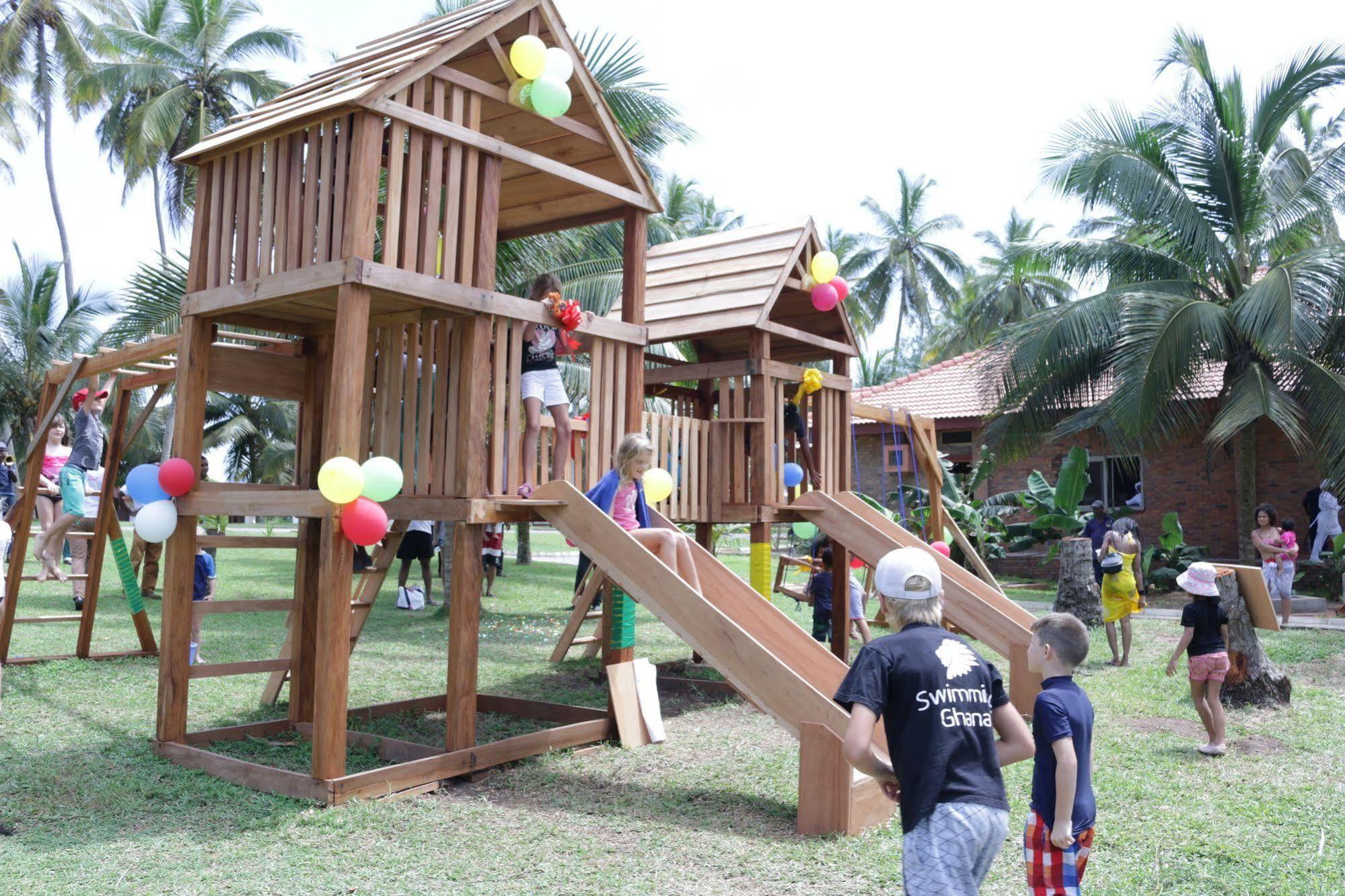 Coconut Grove Beach Resort Elmina Extérieur photo
