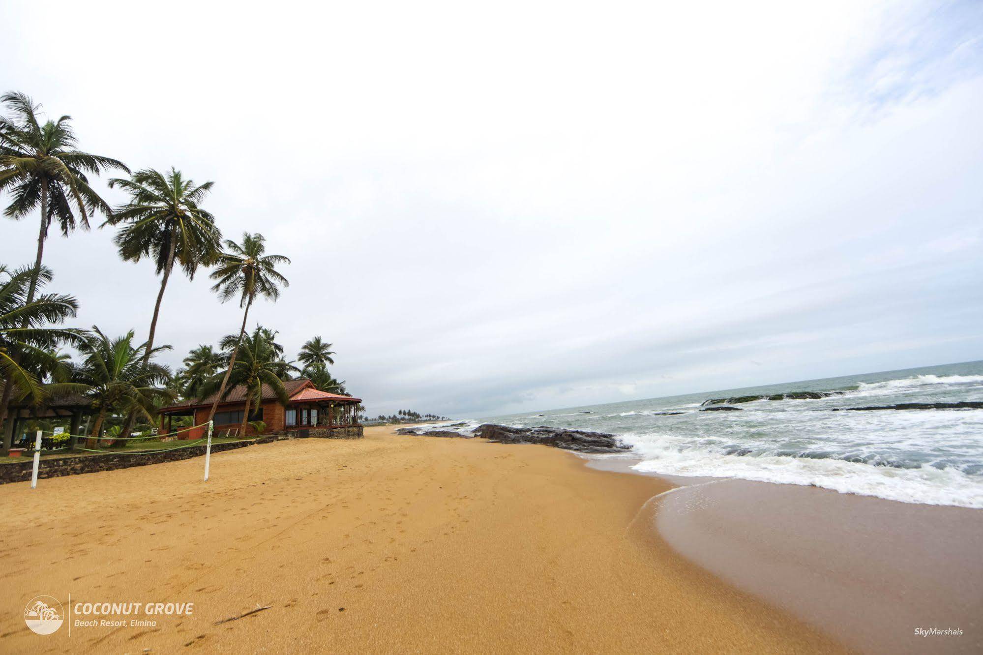 Coconut Grove Beach Resort Elmina Extérieur photo