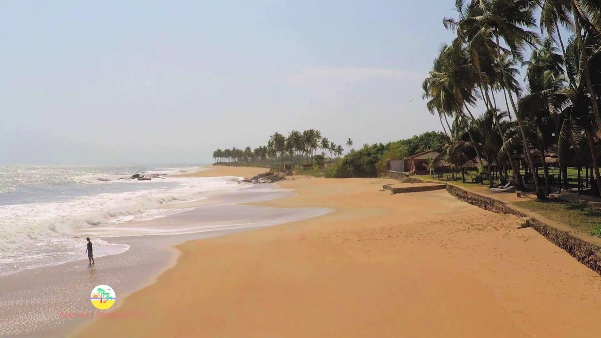 Coconut Grove Beach Resort Elmina Extérieur photo