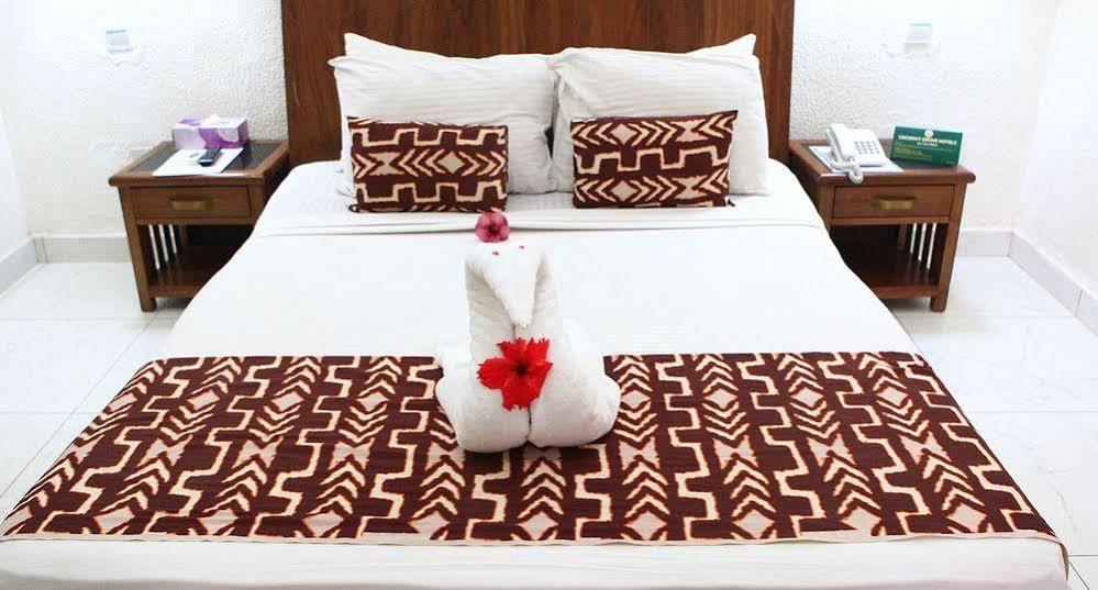 Coconut Grove Beach Resort Elmina Extérieur photo