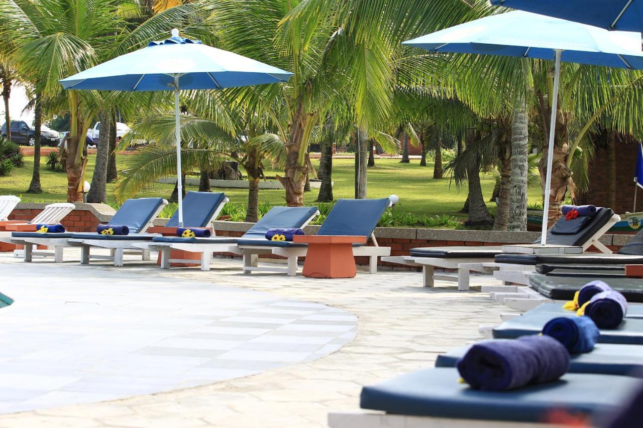 Coconut Grove Beach Resort Elmina Extérieur photo