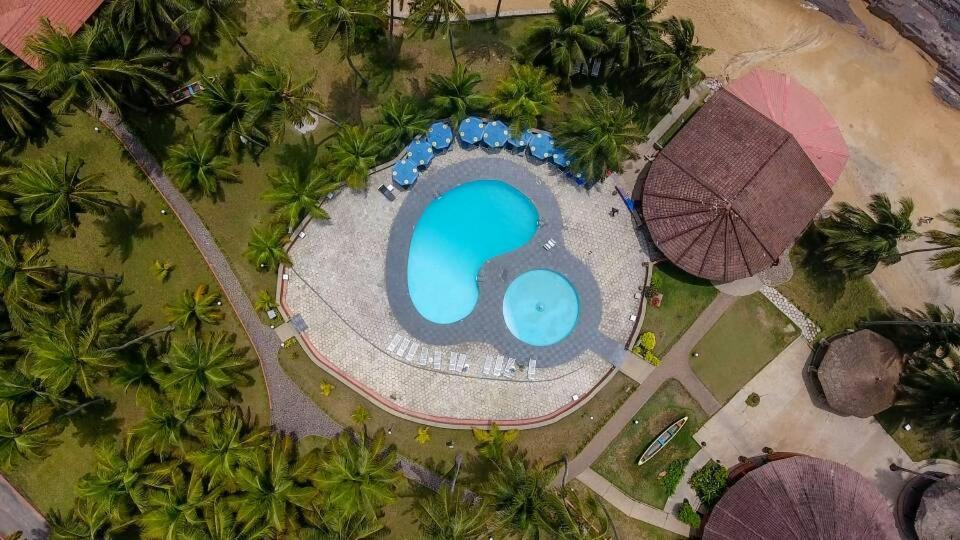 Coconut Grove Beach Resort Elmina Extérieur photo