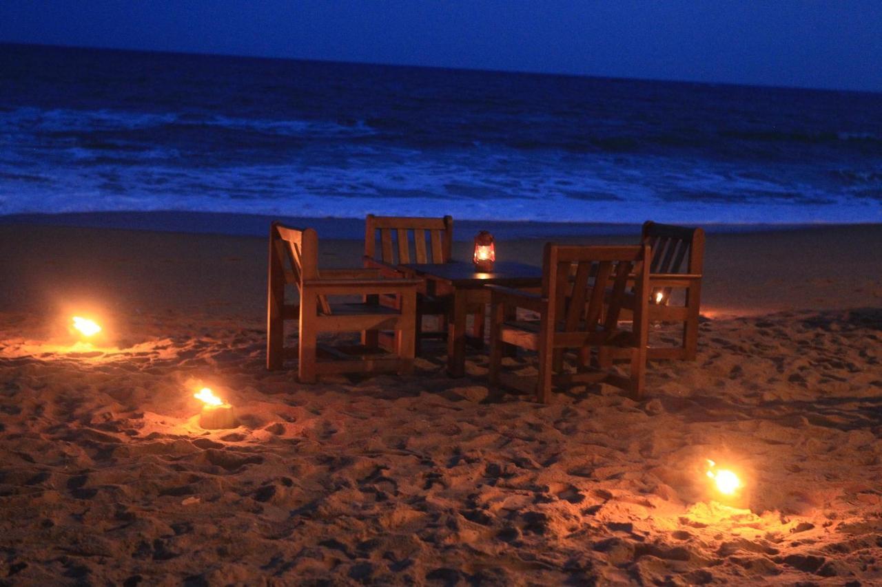 Coconut Grove Beach Resort Elmina Extérieur photo