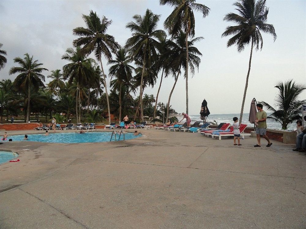 Coconut Grove Beach Resort Elmina Extérieur photo