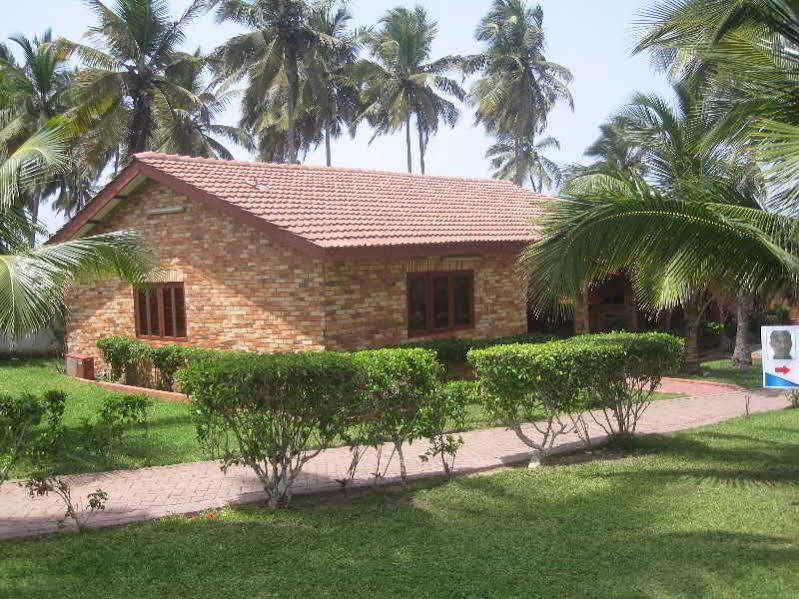 Coconut Grove Beach Resort Elmina Extérieur photo