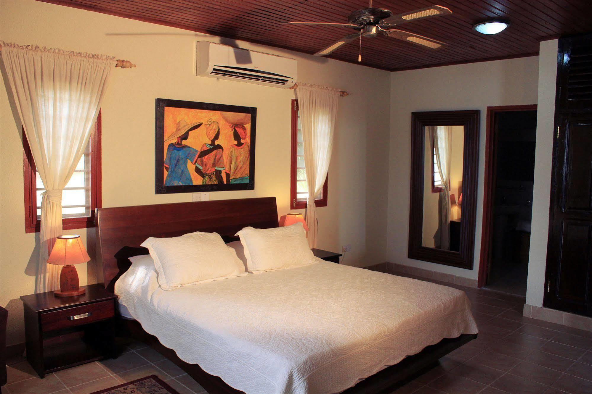 Coconut Grove Beach Resort Elmina Extérieur photo